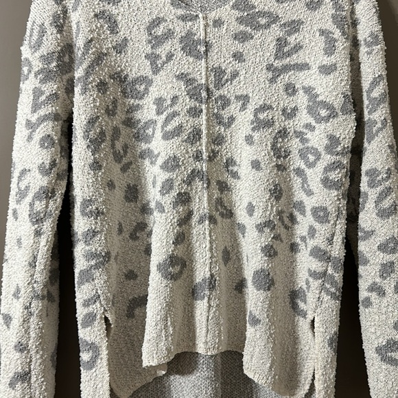 Women’s Knox Rose Sweater Size S animal print,cozy sweater! Excellent condition! - Picture 2 of 5